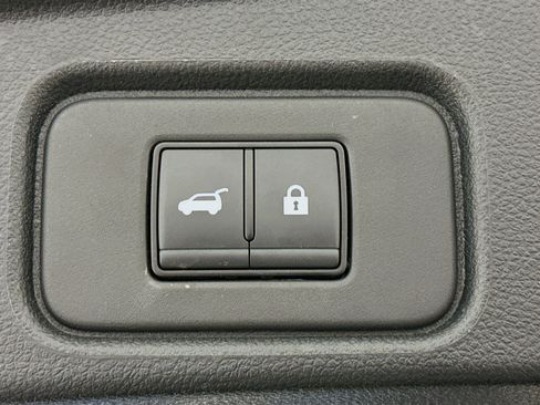 Used 2025 Nissan Pathfinder SV image 31