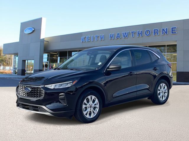 Used 2024 Ford Escape Active w/ Cold Weather Package FWD image 3