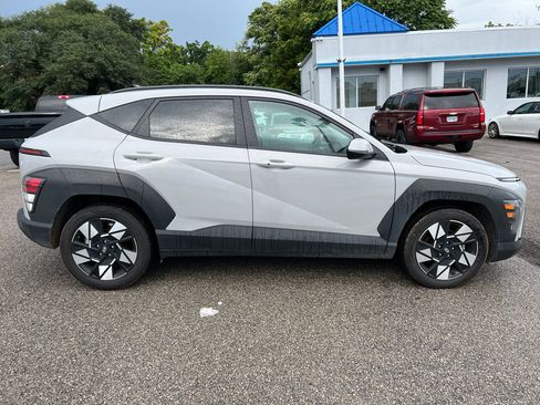 Used 2024 Hyundai Kona SEL FWD image 4