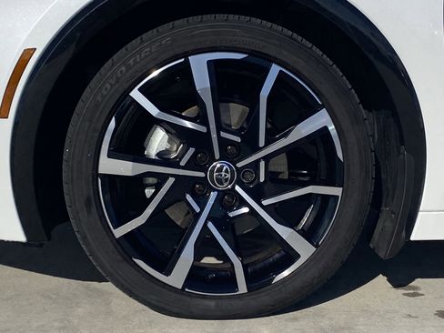 Certified 2025 Toyota Prius Plug-In Hybrid image 8