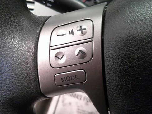 Used 2013 Toyota Corolla LE image 9