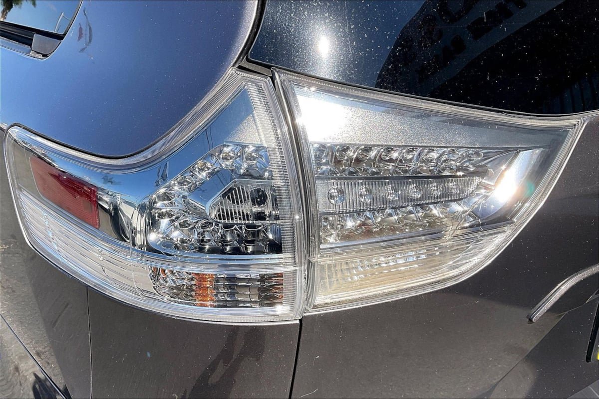 Used 2015 Toyota Sienna SE FWD image 31