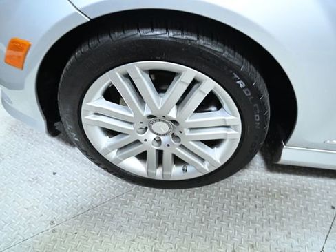 Used 2008 Mercedes-Benz C 300 Sedan image 17