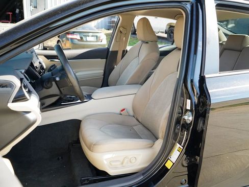 Used 2023 Toyota Camry LE FWD image 7