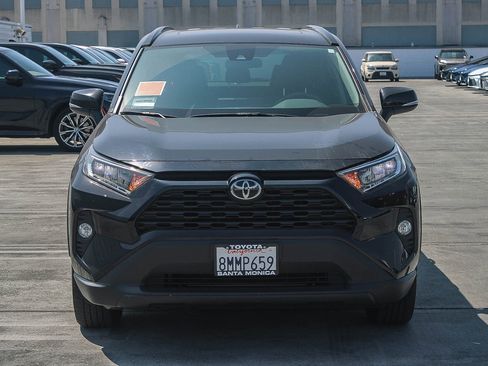 Used 2019 Toyota RAV4 XLE w/ Convenience Package image 3