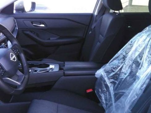 Used 2025 Nissan Rogue SV image 5