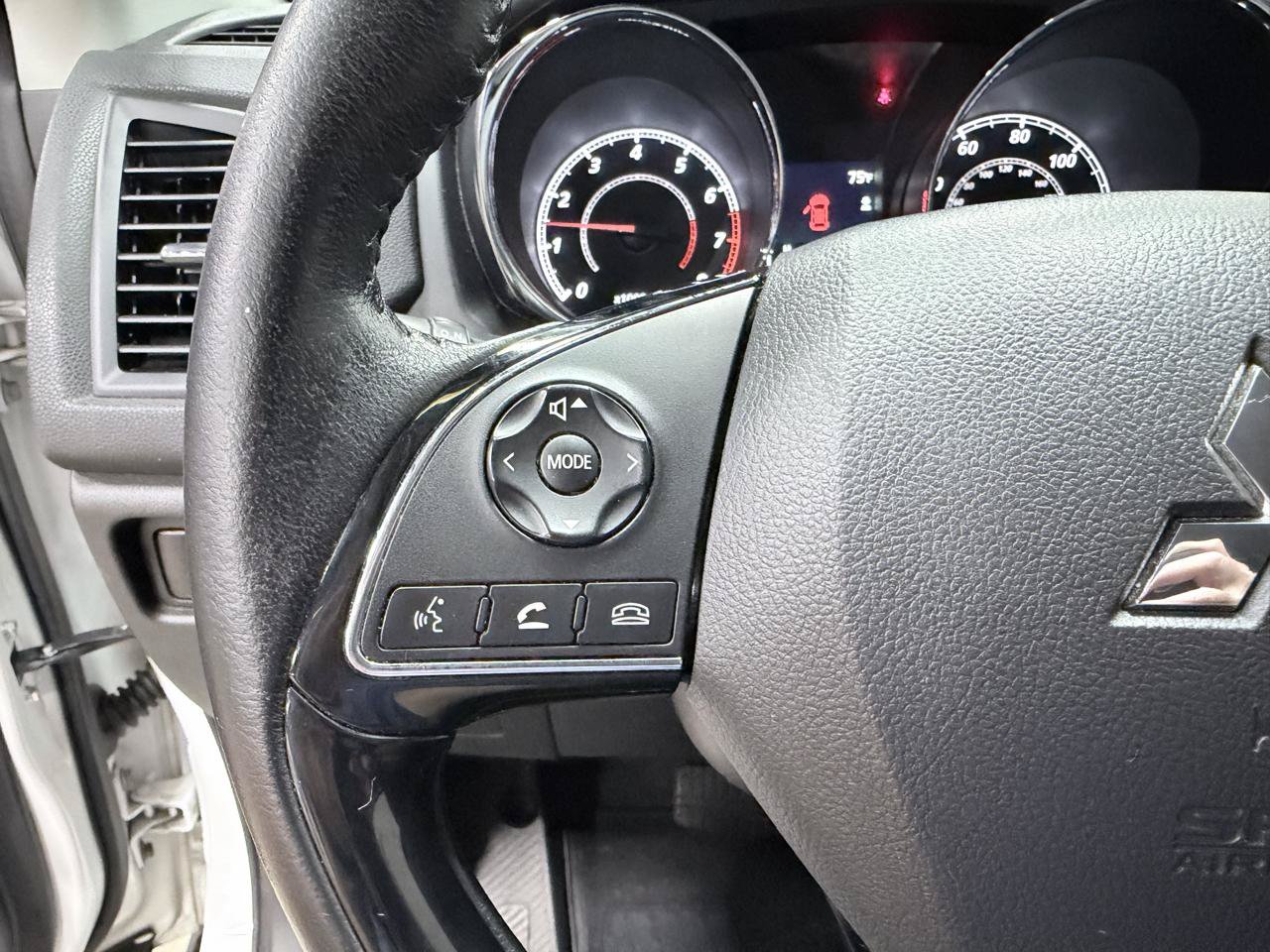 Used 2017 Mitsubishi Outlander Sport ES AWD/4WD image 40
