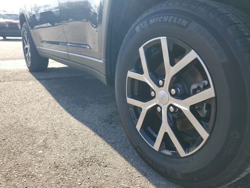 Used 2024 Jeep Grand Cherokee Limited image 35