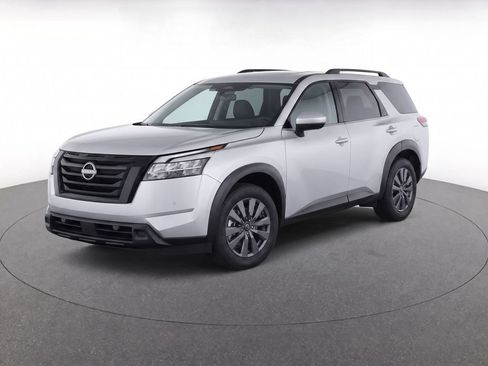 Used 2024 Nissan Pathfinder SV FWD image 2