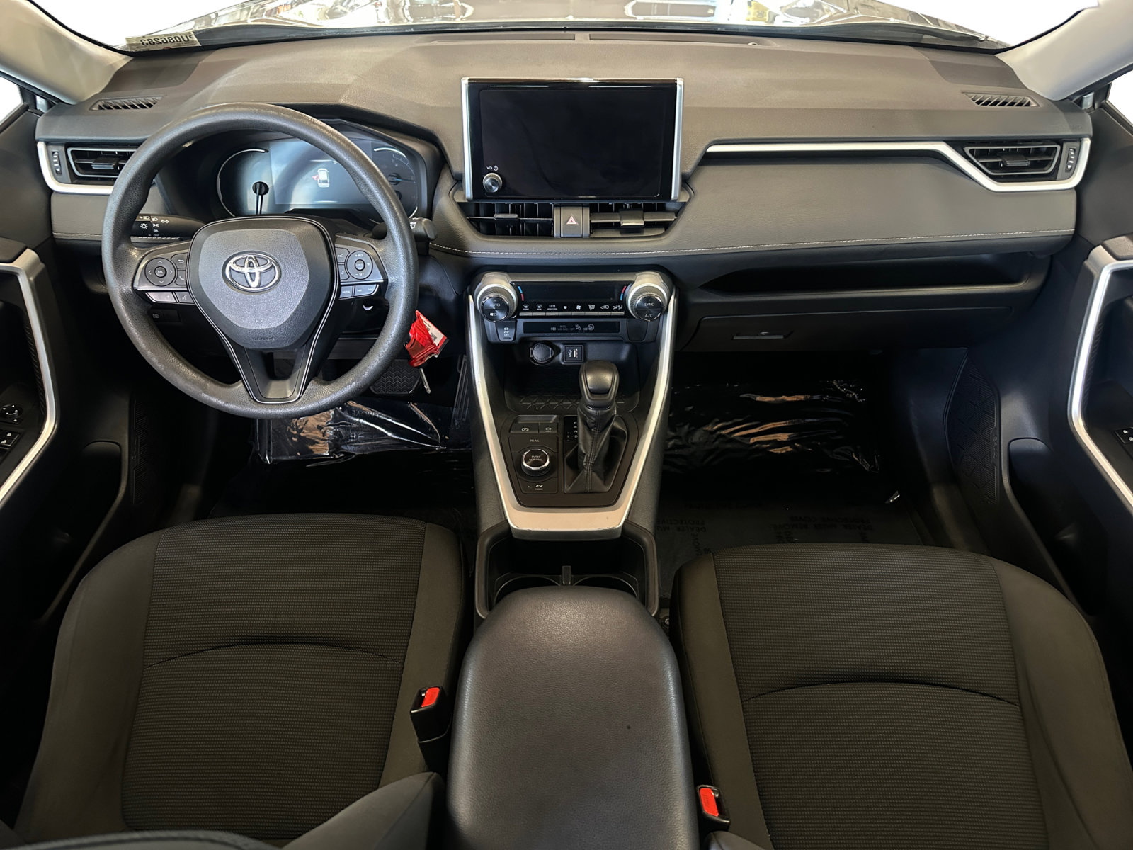 Used 2023 Toyota RAV4 LE AWD/4WD image 11