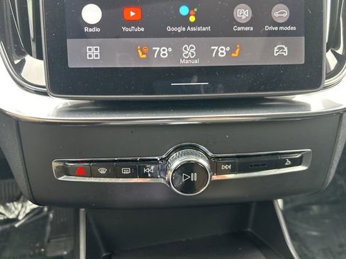 Used 2025 Volvo XC90 B5 Plus image 22