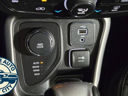 Used 2018 Jeep Compass Latitude w/ Popular Equipment Group image 16