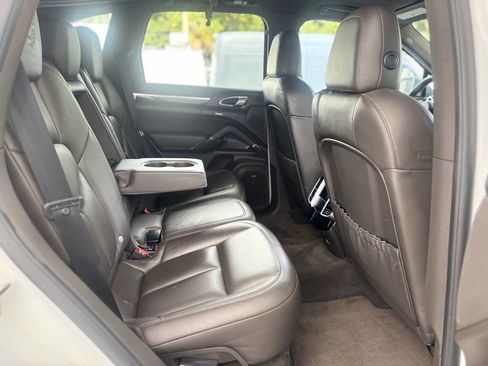 Used 2017 Porsche Cayenne Platinum Edition w/ Premium Package (PJV) image 24