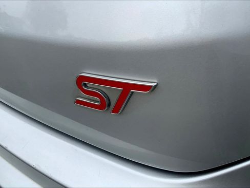 Used 2019 Ford Edge ST w/ Cold Weather Package image 9