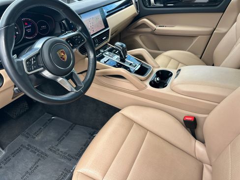 Certified 2023 Porsche Cayenne image 4