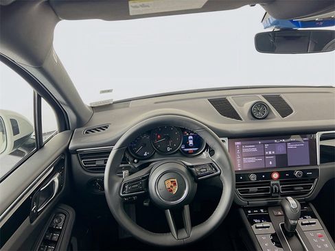 New 2026 Porsche Macan image 25