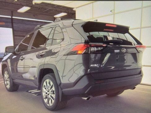 Used 2023 Toyota RAV4 XLE Premium FWD image 3