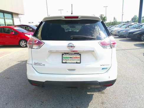 Used 2014 Nissan Rogue SV image 2