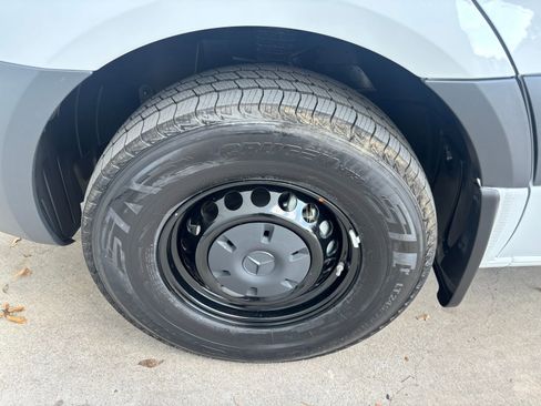 Used 2025 Mercedes-Benz Sprinter 2500 image 12