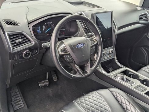 Used 2024 Ford Edge Titanium image 2