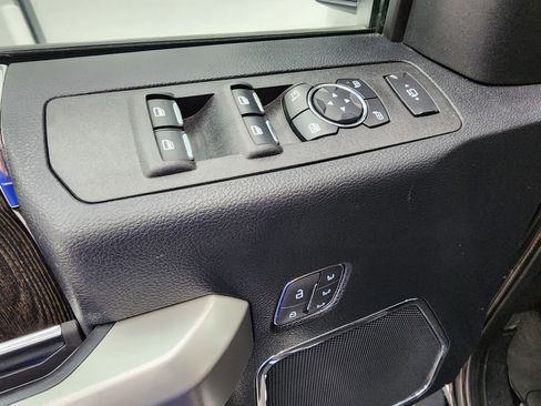 Used 2021 Ford F250 Lariat w/ Chrome Package image 40