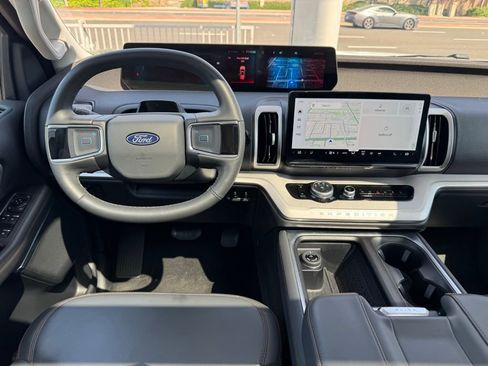 Used 2025 Ford Expedition Active image 16