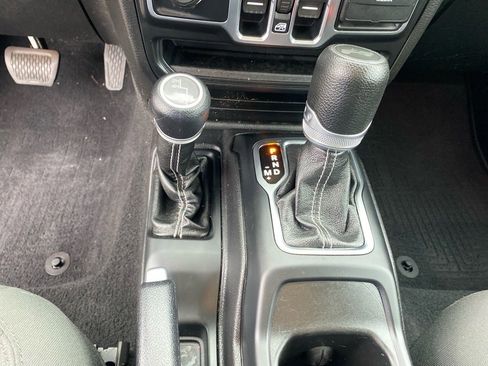 Used 2020 Jeep Wrangler Unlimited Sahara w/ Uconnect 4C Nav & Sound Group image 12