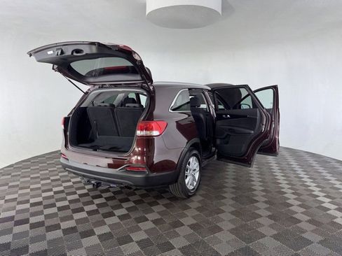 Used 2018 Kia Sorento LX image 16