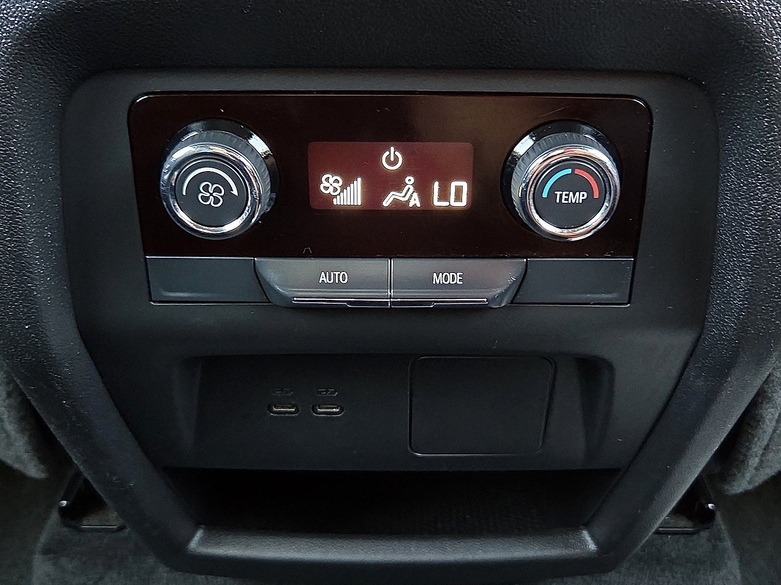 Used 2025 Chevrolet Traverse LT FWD image 12