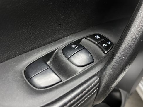 Used 2020 Nissan Rogue Sport S FWD image 11