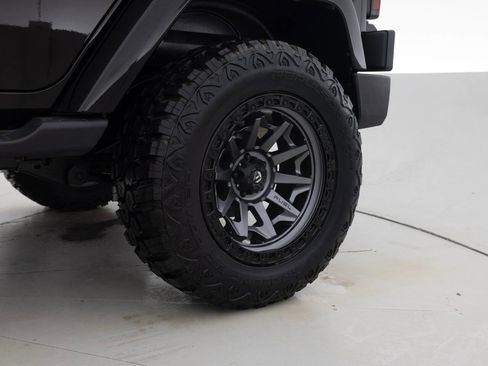 Used 2017 Jeep Wrangler Unlimited Sahara w/ Connectivity Group image 20