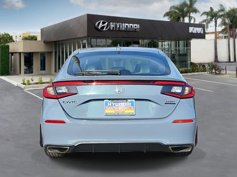 Used 2024 Honda Civic Sport Touring image 4