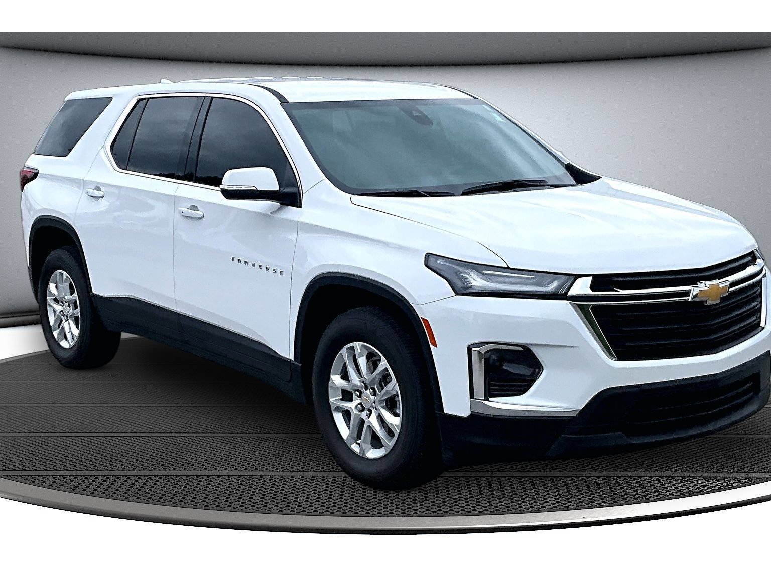 Used 2024 Chevrolet Traverse LS w/ Safety Package FWD image 13