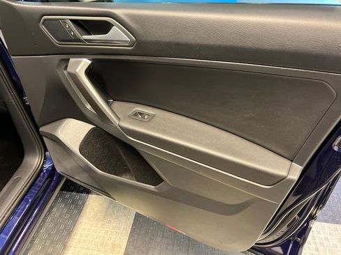 Used 2021 Volkswagen Tiguan SE image 11