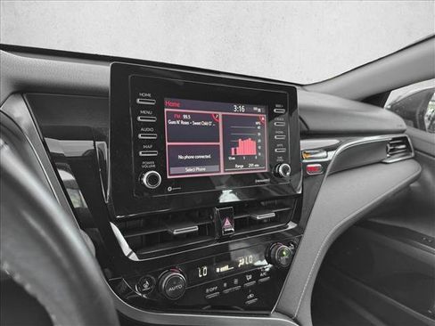 Used 2024 Toyota Camry SE image 13