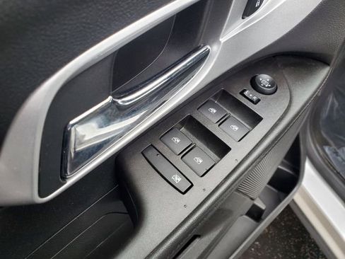 Used 2015 Chevrolet Equinox LS image 17