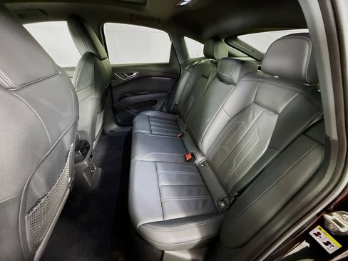 Certified 2022 Audi Q4 e-tron Premium Plus image 20