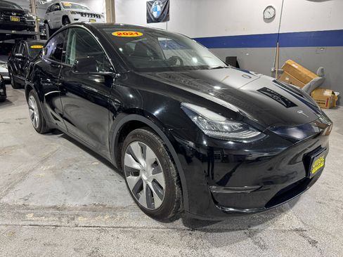 Used 2021 Tesla Model Y Long Range image 3