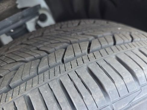 Used 2024 GMC Acadia Elevation image 26