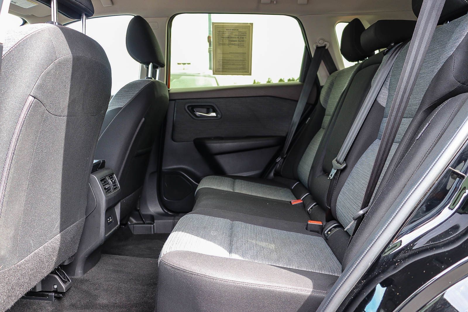 Used 2023 Nissan Rogue SV FWD image 19