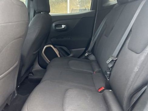 Used 2016 Jeep Renegade Latitude w/ Advanced Technology Group image 7