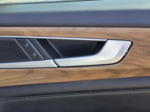Used 2024 Volkswagen Atlas SE w/ Panoramic Sunroof Package FWD image 37