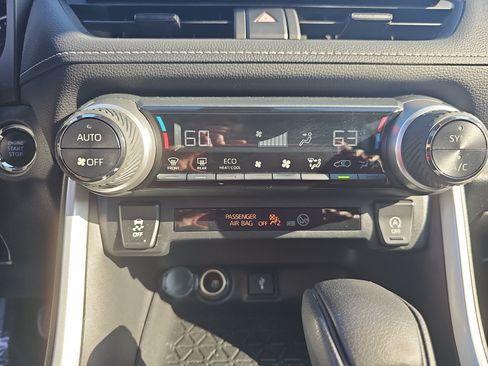 Used 2021 Toyota RAV4 XLE w/ Convenience Package FWD image 22