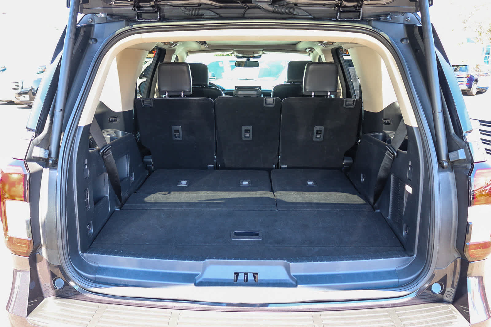Used 2022 Ford Expedition XLT AWD/4WD image 25