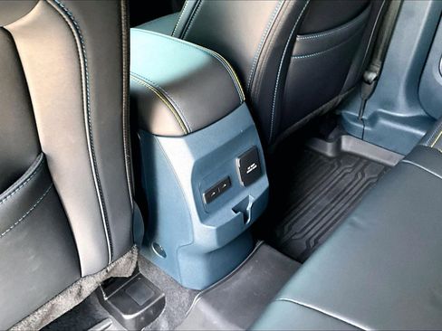 Used 2025 Ford Maverick Lobo image 11