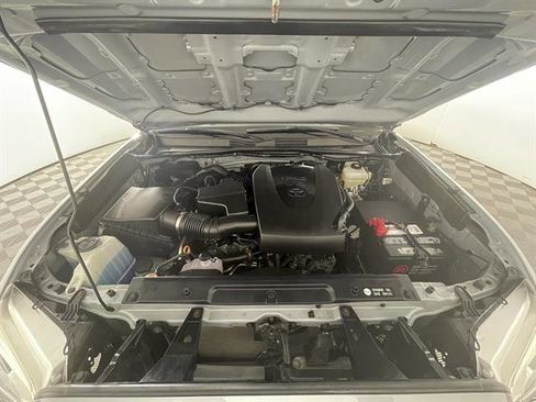 Certified 2018 Toyota Tacoma TRD Off-Road image 23
