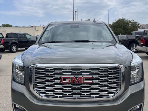 Used 2018 GMC Yukon Denali w/ Denali Ultimate Package AWD/4WD image 4