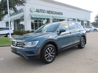 Used 2020 Volkswagen Tiguan SE w/ Panoramic Sunroof Package