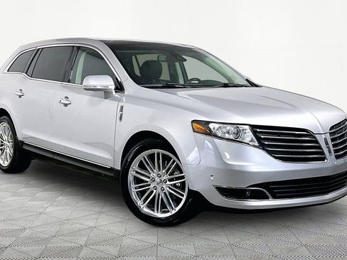 Used 2019 Lincoln MKT AWD image 1