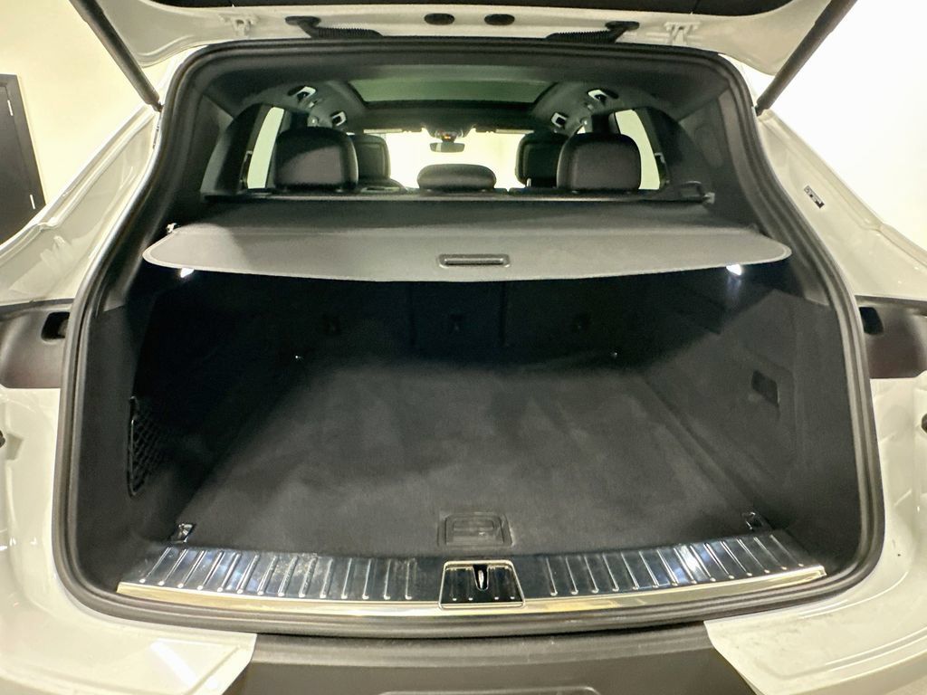 Certified 2025 Porsche Cayenne AWD/4WD image 27